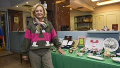 Ana Garc�a, en el rastrillo solidario de la AECC, lleva dos a�os como presidenta de la asociaci�n en Pontevedra