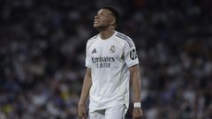 Mbapp� se lamenta en el partido contra el Girona