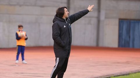 Secho, entrenador del Compos, en el partido de este domingo ante el Barbadás