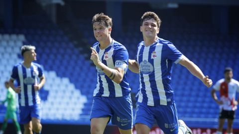 Rub&eacute;n L&oacute;pez celebrando el gol del Fabril en la segunda parte