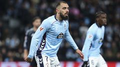 Borja Iglesias, durante el Celta-Madrid de este viernes en Bala�dos.
