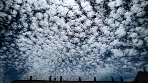 T�pico �cielo empedrado� de Cirrocumulus stratiformis translucidus. Oviedo