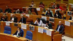 La oposici�n empapela el parlamento con carteles y fotos en contra de la expulsi�n de refugiados