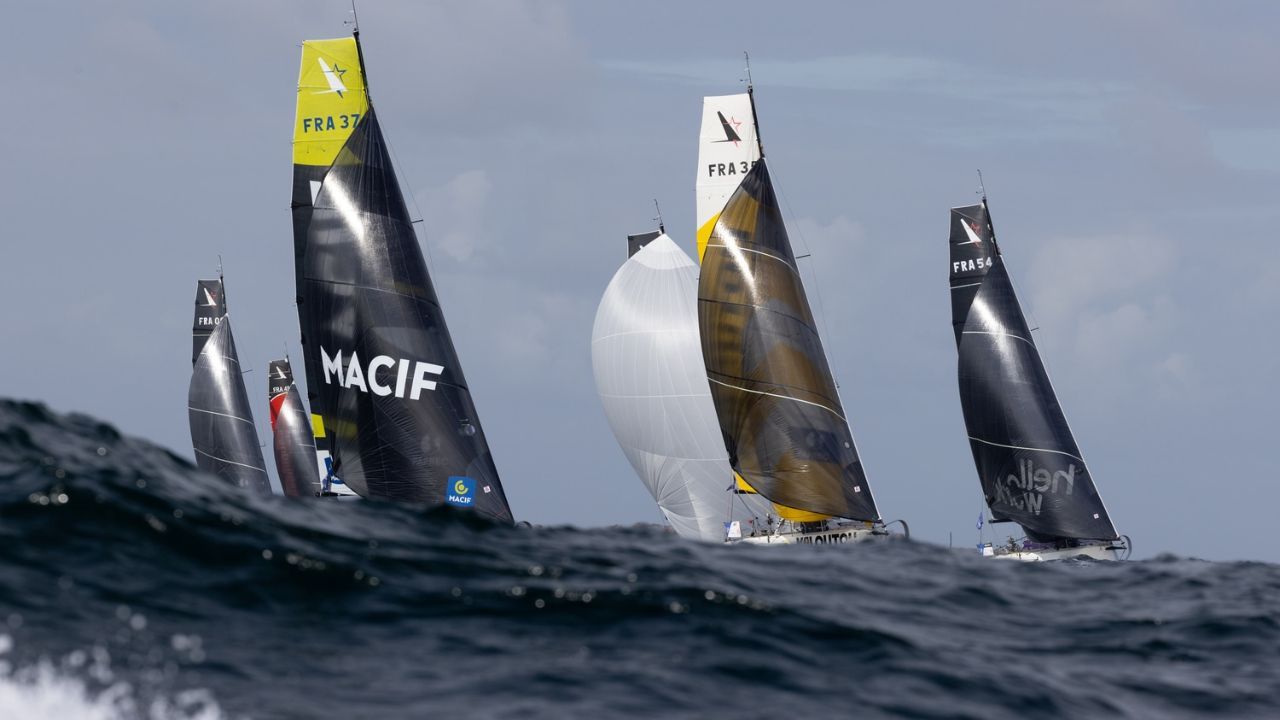 La Solitaire du Figaro Paprec alcanza el ecuador de la etapa hacia Vigo