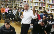 Vega Medina durante el encuentro que mantuvo con los estudiantes del Parga Pondal. 