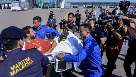 David Fern�ndez fue trasladado al hospital para ser sometido a una revisi�n m�dica. 