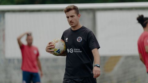 Carballo se muestra concentrado en la direcci&oacute;n de sus primeros entrenamientos de pretemporada