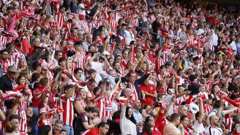 Derbi asturiano entre el Real Sporting de Gijon y el Real Oviedo en El Molin�n