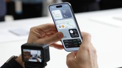 Presentación del nuevo iPhone Air, que no tiene ranura para una tarjeta SIM física