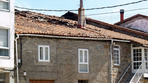 Da�os en la cubierta de la vivienda de Chantada en la que se origin� el incendio