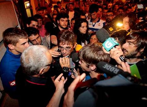 Fernando V�zquez sigui� de cerca la decisiva jornada de ayer del Deportivo.