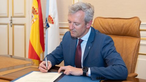 Alfonso Rueda firma el decreto de reestructuracin de su Gobierno