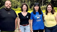 Agra y Gonz�lez, con representantes de la entidad.