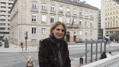 Cristina Romera, frente a la Subdelegaci�n del Gobierno, donde ten�a su trabajo.