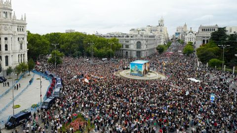 La manifestaci�n por la ca�da de los decretos sobre vivienda, en la plaza de Cibeles, este s�bado en Madrid.