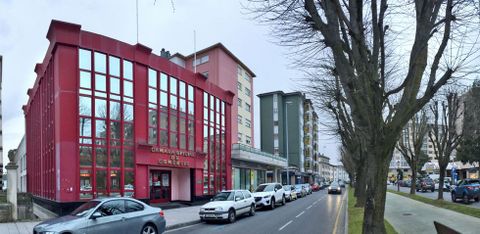 El edificio de Ram�n Ferreiro, 18, consta de cuatro plantas, tiene entrada por dos calles y 2.400 metros cuadrados de superficie. 