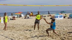 De otro lado, el arenal carball�s de Razo acogi� este domingo el Torneo Fundaci�n Luis Calvo Sanz