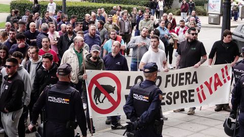 Protesta en Oviedo de ganaderos y agricultores