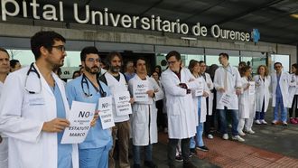 Protesta contra el borrador del estatuto en el hospital de Ourense el pasado mes de febrero