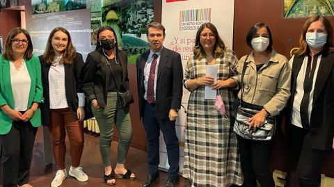 Representantes de algunas de las empresas participante en la feria de empleo de Valdeorras