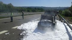 Les arde el coche en la A-52 de regreso a Madrid