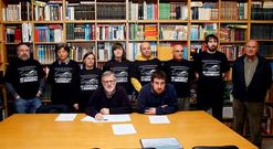 Los siete denunciados portaron camisetas reivindicativas contra los <span lang= gl >�xu�zos pol�ticos�</span>.