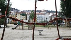 Parque infantil en la avenida Pardo de Cela.
