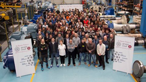 Trabajadores en el 75 aniversario de la empresa