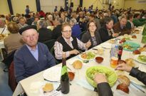 Homenaje a los mayores de Vimianzo celebrado en el pabell�n el s�bado pasado. 