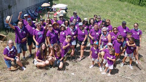 Festa da Dorna: Rejata de Embarcasi�ns feitas a machada e pan de millo na playa de Coroso