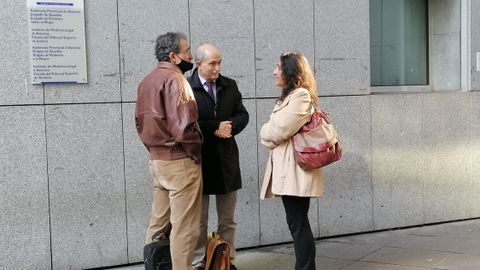 Padres de los alumnos no escolarizados en Asturias antes del juicio