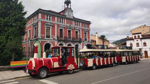 Tren tur�sticu d'Ayer