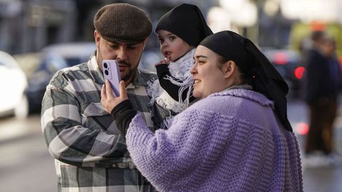 Xinzo se visti de poca para el domingo oleiro, aunque sin dejar el mvil.