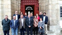 Imagen de archivo de miembros de la Xunta de Cofrad�as Semana Santa de Viveiro en una reuni�n con el obispo de Mondo�edo-Ferrol