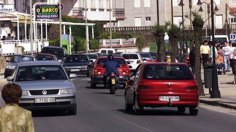 El tráfico era omnipresente en Silgar, como se ve en esta imagen de Semana Santa del 2001