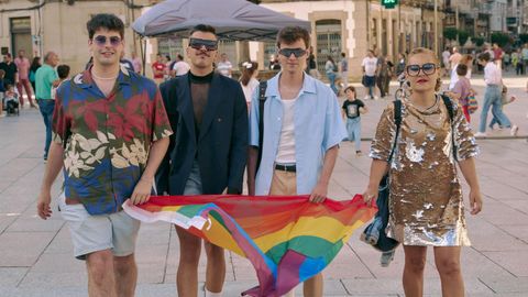 Un grupo de amigos de fuera de Celanova disfrutando del Orgullo