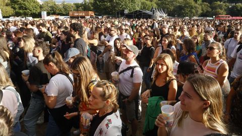 Parte del público, durante los conciertos de la tarde