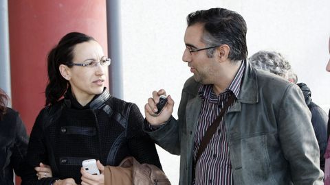 Isabel y Alejandro, a su llegada al aeropuerto de Vigo