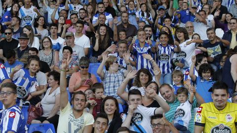 Asistentes a la presentacin de las nuevas caras del Dpor en Riazor.