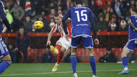 Derbi asturiano entre el Real Sporting de Gijon y el Real Oviedo en El Molin�n