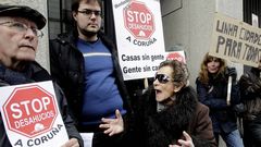 La inquilina del piso sobre el que pesa la orden de desahucio en A Coru�a.