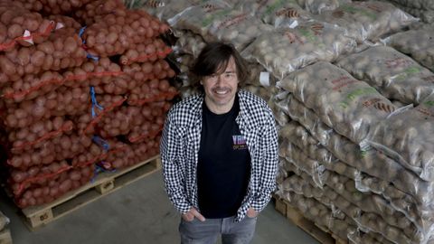 Dimas G�mez dirige con su hermano V�ctor la empresa Patatas G�mez en el pol�gono de A Grela desde hace casi 20 a�os. 