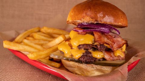 La propuesta de Street Bar, una de las hamburgueser�as m�s antiguas de Oviedo.