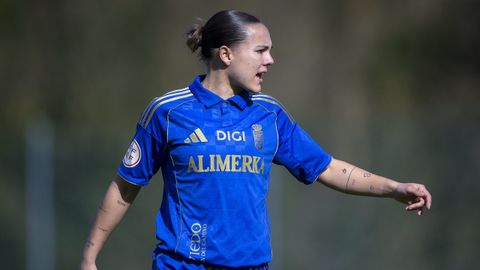 Laurina, en un partido del Real Oviedo femenino