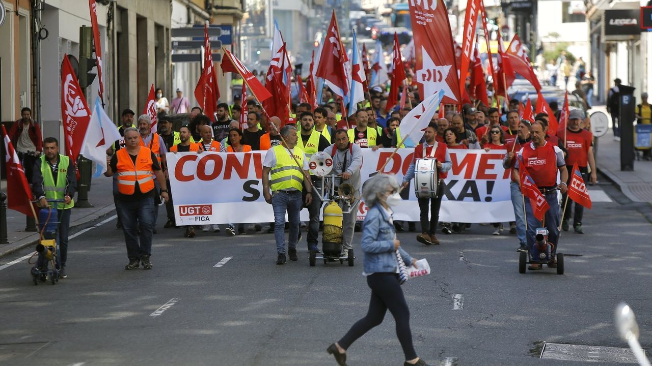 Cientos de trabajadores del metal se manifiestan en A Coruña en el ...