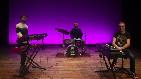 Os noieses Zalo Rodrguez, Ilmarto e Narci Rodrguez conforman o grupo musical dA Tro.