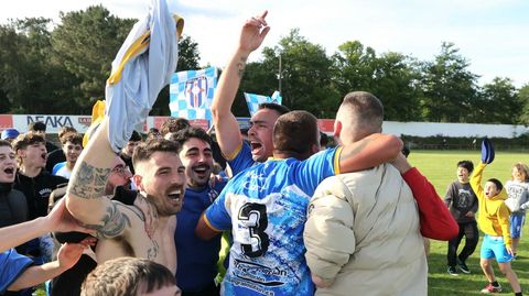 El Arz�a venci� al Pra��a en Pontevea (2-3) y logr� el ascenso a la Preferente Galicia.