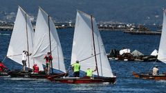 A dorna Jalerna en plena regata�navegando en popa coa vara de portar