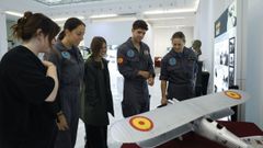 Miembros del Ej�rcito del Aire realizaron el montaje de la exposici�n que estar� abierta al p�blico entre el 16 y el 31 de octubre