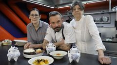 El chef de Nado, Ivn Domnguez, con Lorena Mndez y ngeles Santos